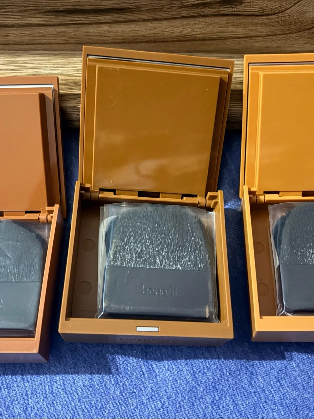 10 Benefit Hello Happy velvet powder foundation